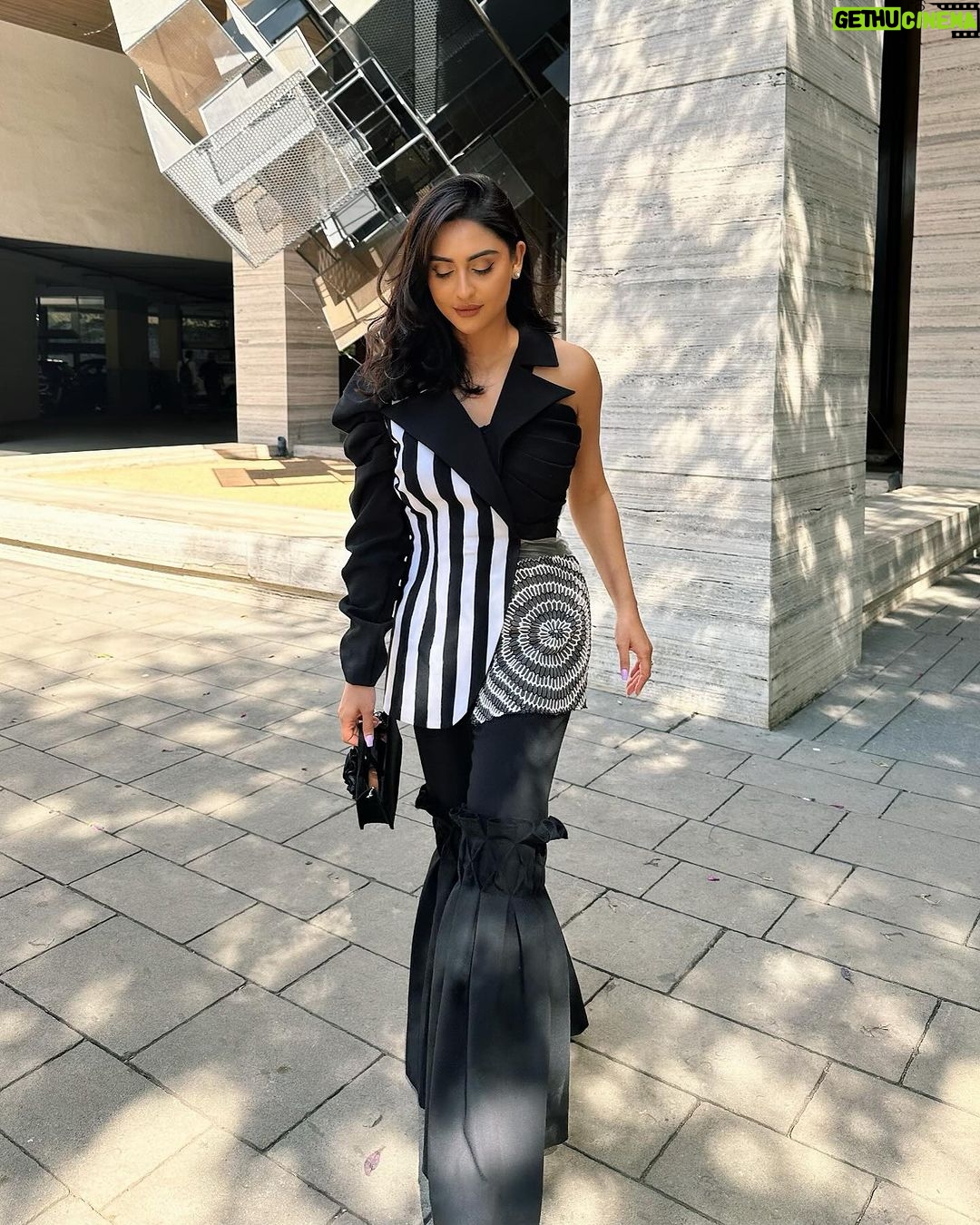 Krystle D'Souza Instagram - 🖤🤍 . . Outfit - @thepretco Pr - @_vaishnavii.3011