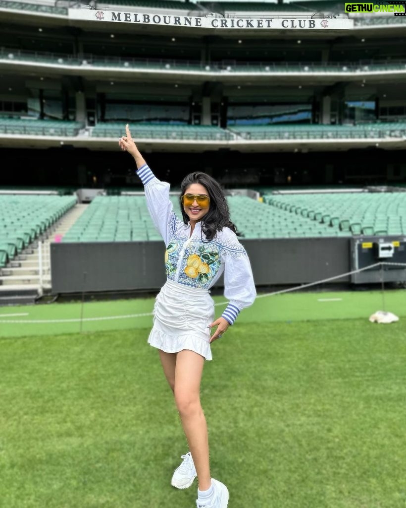 Krystle D'Souza Instagram - Long Story Short …. Delivering some postcards from Melbourne🇦🇺 What a trip, what an experience!!! Just can’t get enough 🦘 There’s just one song playing in my head…Abhi na jaoooo chod kar ke dil abhi bhara nahi ! 🫰🏻 . . #visitmelbourne Hosted by @visitmelbourne #EveryBitDifferent