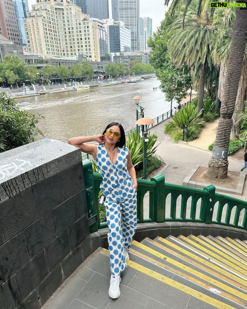 Krystle D'Souza Instagram - Meet me under the clock 🕓 Walking around Melbourne, taking it all in , one step at a time ! Fit - @kalakaaribysagarika x @dinky_nirh Hosted by - @visitmelbourne #VisitMelbourne #EveryBitDifferent Melbourne - Australia City