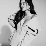 Kseniya Borodina Instagram - Вышла обложка журнала @hello__ru, надеюсь вам понравится и вы оцените работу моей любимой команды❤️ style by @aleko_n , hair @olgabychek , makeup @ko.medina ❤️