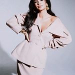 Kseniya Borodina Instagram - Вышла обложка журнала @hello__ru, надеюсь вам понравится и вы оцените работу моей любимой команды❤️ style by @aleko_n , hair @olgabychek , makeup @ko.medina ❤️