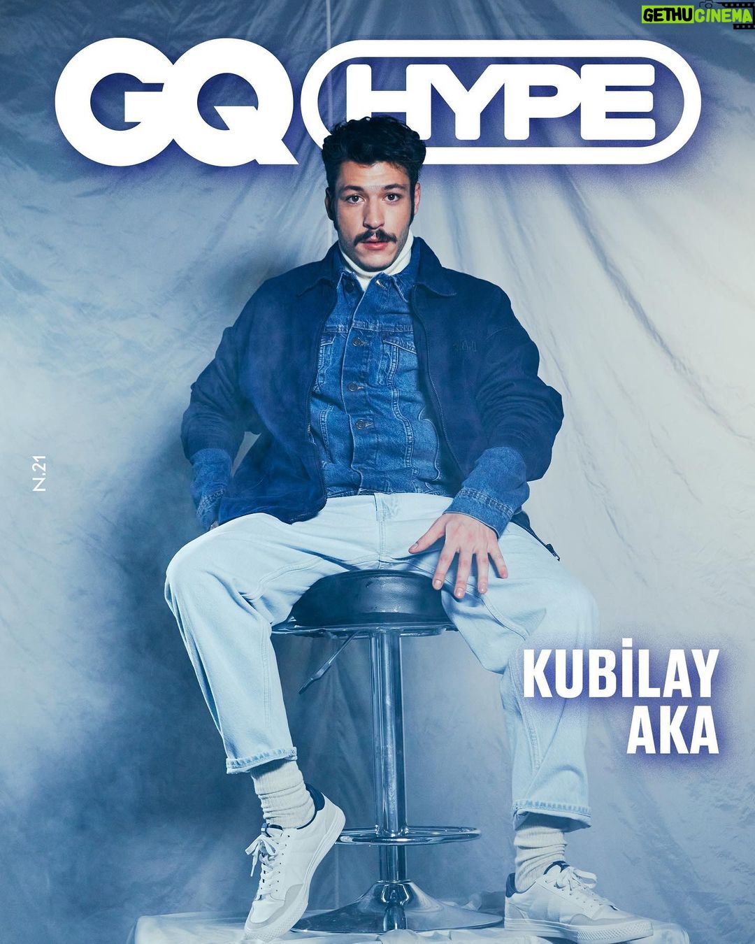 Kubilay Aka Instagram - Özgürlük, sınırların test edildiği bir motosiklet sürüşünde, doğada geçen bir gecede ya da jean ile katıldığın bir partide kendini hissettirebilir. Dijital yansımaların aksine, gerçek hayatta daha aktif olmayı tercih eden @kubilayakaa bu sezon Jack&Jones ile #BuMaceraDenim diyerek karşımızda. #KubilayAka'nın #GQHype hikayesi gq.com.tr'de Fotoğraf: @ali_kalyoncu Yazı: @alperetis Projeler Yönetmeni: @endasengunler Sanat Yönetmeni @elifalm Dijital Direktör: @alperetis Projeler Uzmanı: @neslisahhelvacii Moda Editörü: @melisaacomert Makyaj: @buraksenerofficial Saç: @onurbayramofficial Tüm Kıyafetler: @jackandjones_tr #işbirliği