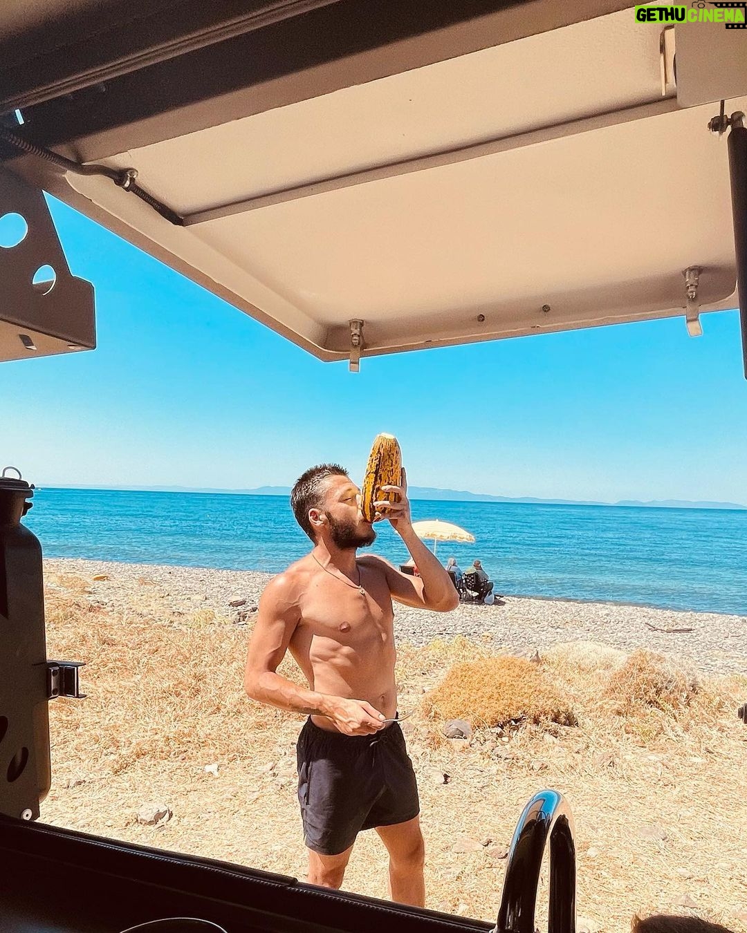 Kubilay Aka Instagram - Kavuna gereken önem verilmeli. ☀️⛱