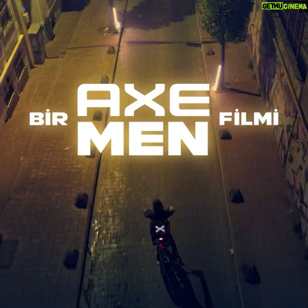 Kubilay Aka Instagram - Biz bir şeyler peşindeyiz ama neyin? Yakında kokusu çıkar 😎🔦✖️✨ @axe @furkandic8 @serkaytutuncu #AxeMenNeyinPeşinde #AxeEtkisi #işbirliği