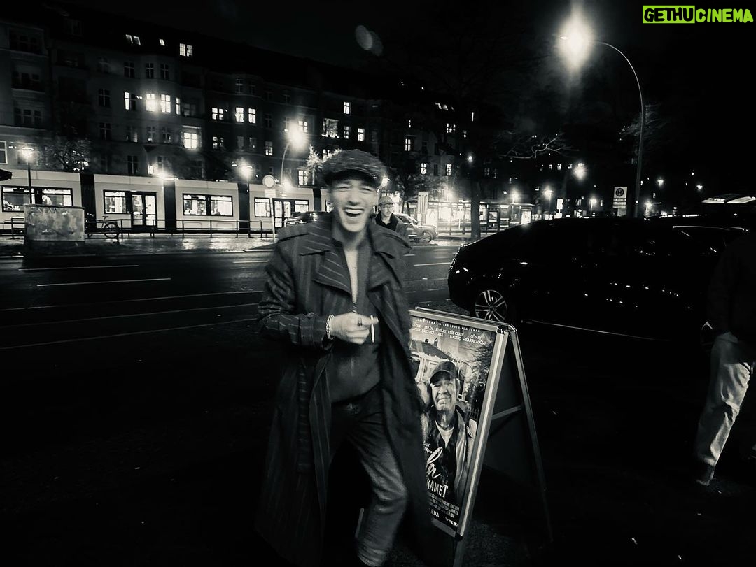 Kubilay Aka Instagram - Berlin 12.01.23 @sevdamecburiistikametfilm 📸: @buketakbaba Alhambra Berlin