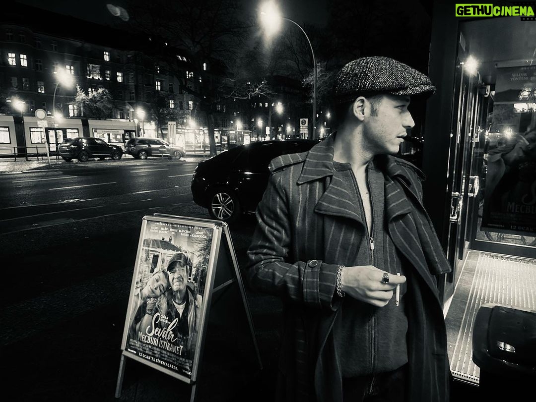 Kubilay Aka Instagram - Berlin 12.01.23 @sevdamecburiistikametfilm 📸: @buketakbaba Alhambra Berlin