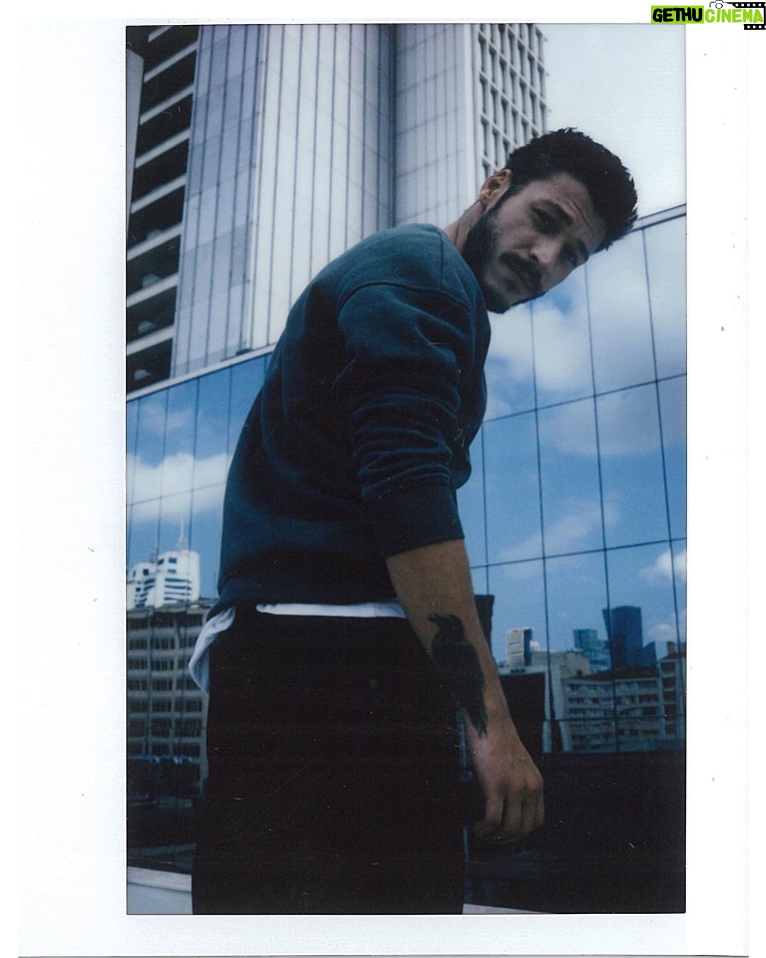 Kubilay Aka Instagram - Dur, kal öyle! Bekleee @ali_kalyoncu #bumaceradenim #polaroid