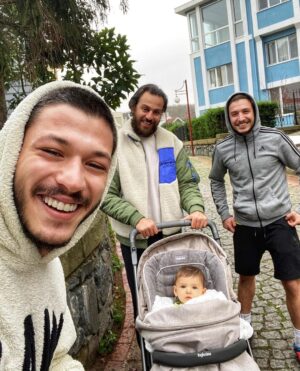 Kubilay Aka Instagram - Anneyi evde bıraktık... 🤟🏽😎🧿
