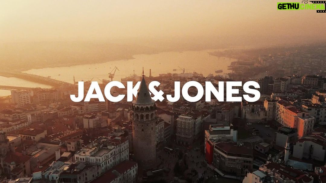 Kubilay Aka Instagram - Bu yolculuğa seninle çıktığım için onur duyuyorum dostum @jackandjones_tr 🤟🏽 #denimtarzım #jackandjones #oneclub