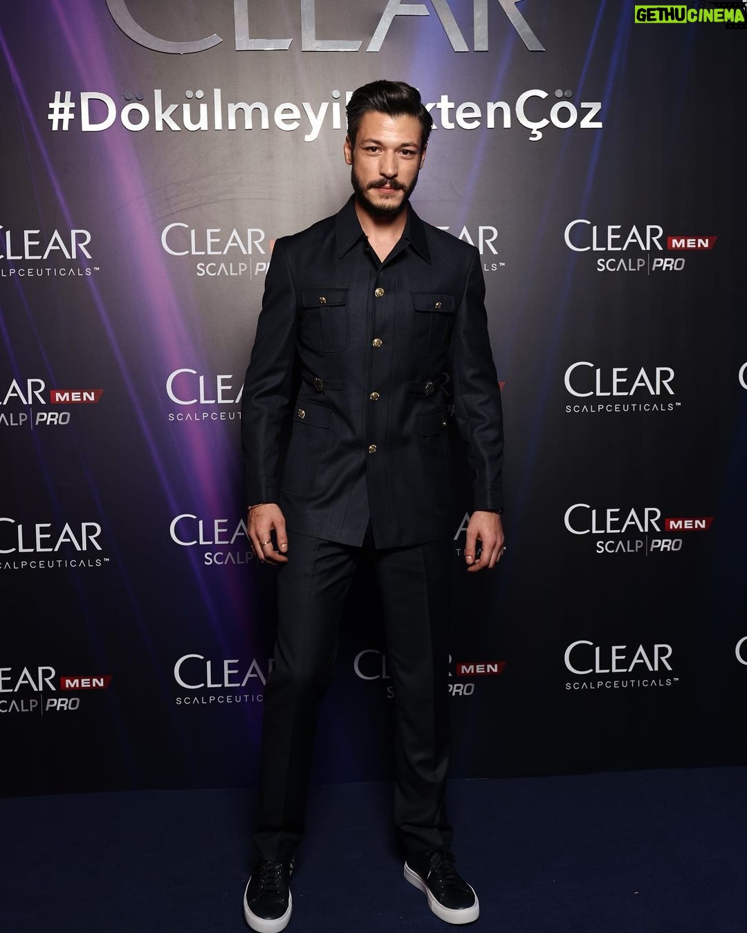 Kubilay Aka Instagram - Şahane bir geceden, çokca gururla ⚡💙 @clearturkiye #DökülmeyiKöktenÇöz