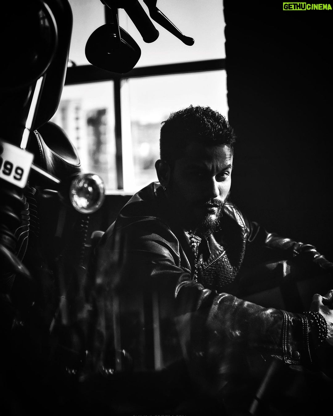 Kunal Khemu Instagram - Throwback to Kunal looking hotter than the sun. For my other unseen work, visit https://www.patreon.com/stormsen #theesotericrealist #fashionphotography #portraiture #fineartphotography #stormworkshop