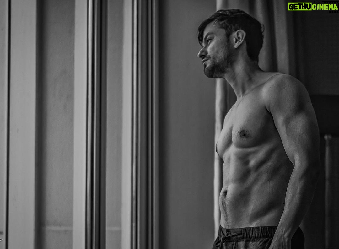Kunal Khemu Instagram - 🖤 #throwbackthursday #blackandwhite