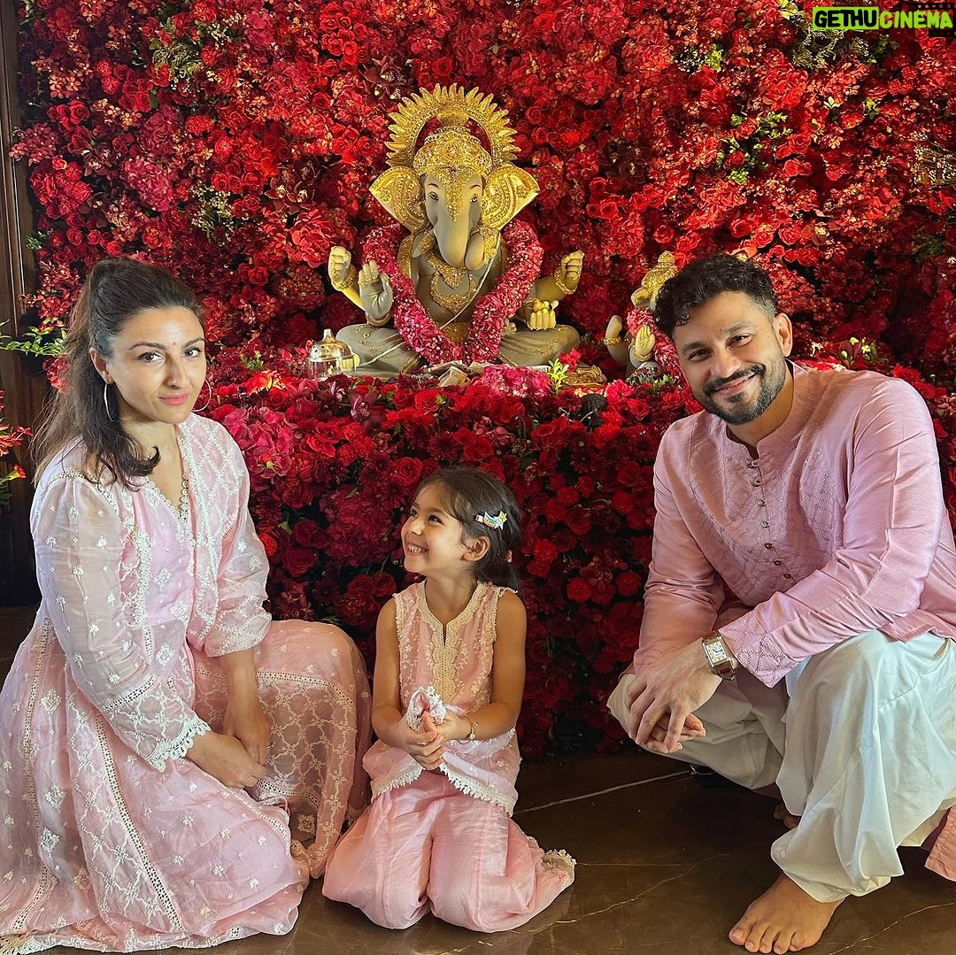 Kunal Khemu Instagram - May lord Ganesha bring wisdom joy and happiness into each of our lives. Happy Ganesh Chaturthi to all of you and your loved ones Ganpati Bappa Moriya