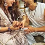 Kunal Khemu Instagram - It’s wonderful to be the children we are and thankyou for being the lovely humourous brother you are and making life a little more entertaining! You have given me things I have desired without me asking for it and been such an adorable big brother that sometimes people think I’m elder to you 🙄😂 Love you byaa! Thankyou @sakpataudi and @ravi.kemmu for capturing these precious moments ❤️… it’s indeed a family celebration #pyaarpyaarhotahai #happyrakshabandhan #merabhai