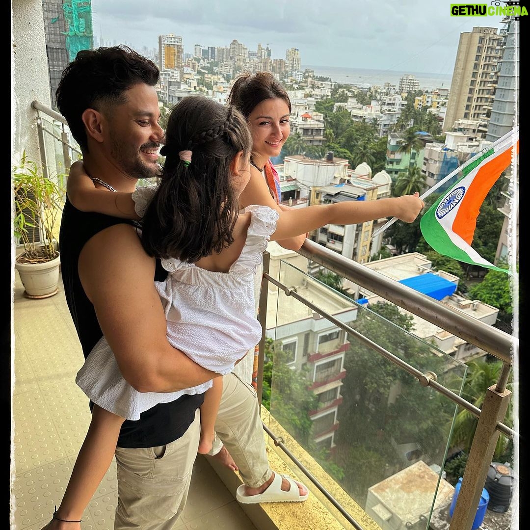 Kunal Khemu Instagram - Where the mind is without fear and the head is held high, into that heaven of freedom, my father, let my country awake... #happyindependenceday #jaihind #rabindranathtagore
