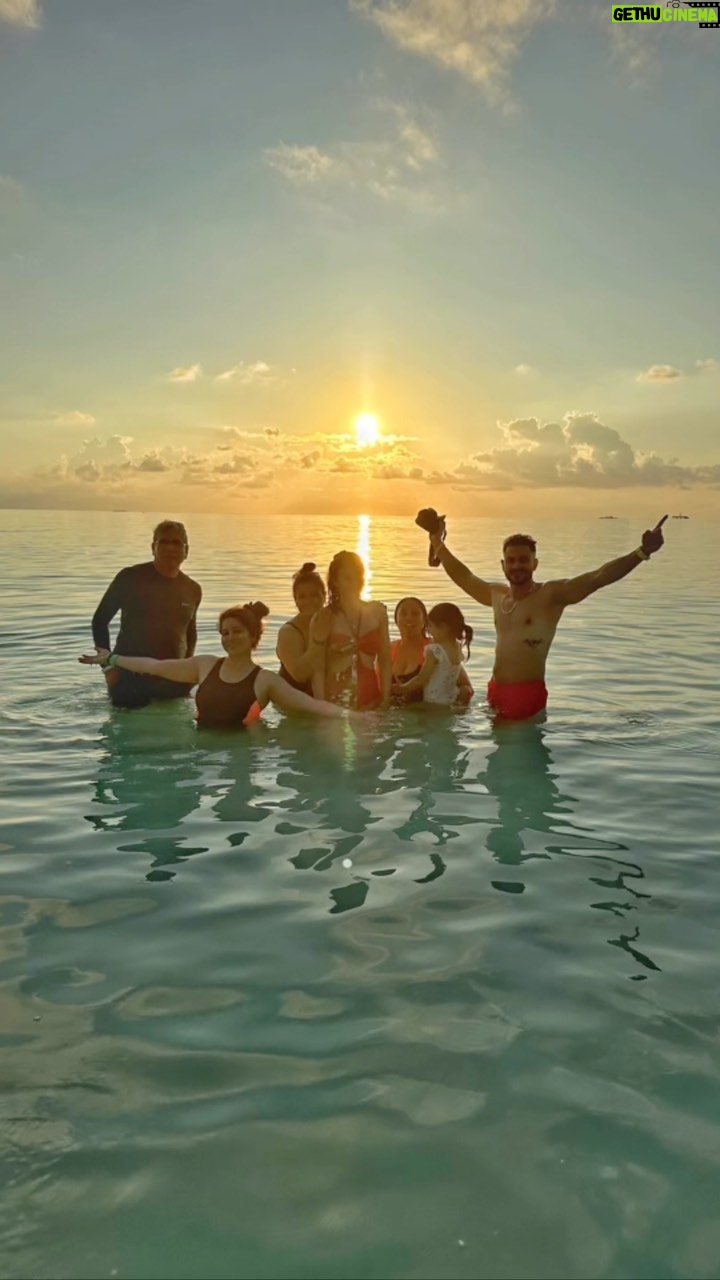 Kunal Khemu Instagram - A quick trip down memory lane of one of my most favourite destinations #maldives #beach #mykindofplace @kandima_maldives #throwback #family #familyvacation