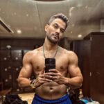 Kunal Khemu Instagram – Lookin at the week ahead from different angles 😉