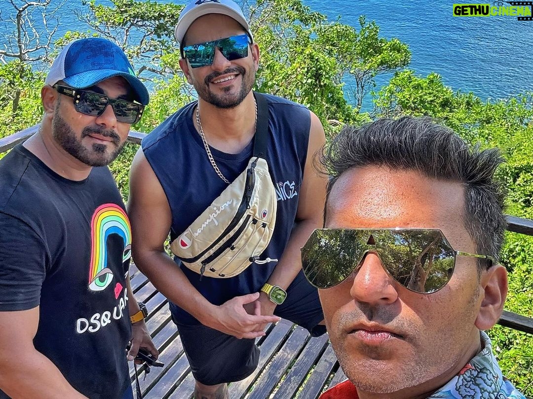 Kunal Khemu Instagram - Sun sand and sea Food friends and fun #thankyoulife