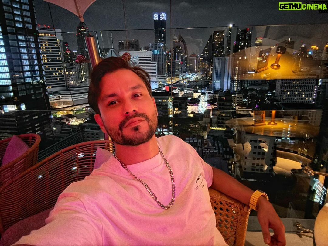 Kunal Khemu Instagram - Sun sand and sea Food friends and fun #thankyoulife