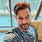 Kunal Khemu Instagram - Sunshine selfie ☀️ #sunshine #city #sunset