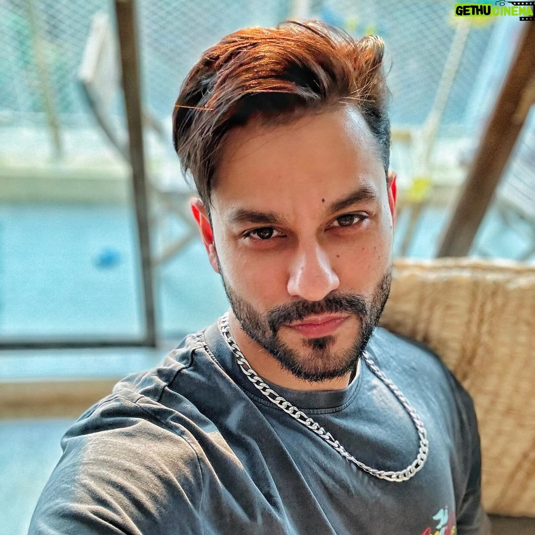Kunal Khemu Instagram - Sunshine selfie ☀️ #sunshine #city #sunset