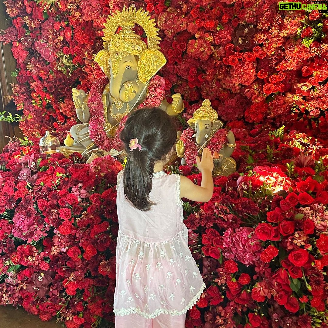 Kunal Khemu Instagram - May lord Ganesha bring wisdom joy and happiness into each of our lives. Happy Ganesh Chaturthi to all of you and your loved ones Ganpati Bappa Moriya
