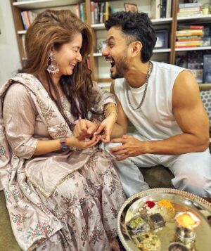 Kunal Khemu Instagram - To the many moods and many adventures we shared and to the many more to come.. you know I always have your back right ? Coz I do 😎✊ @karishmakemmu 
Wishing all brothers and sisters a very happy Rakhi 
#rakshabandhan