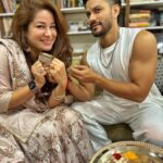 Kunal Khemu Instagram - To the many moods and many adventures we shared and to the many more to come.. you know I always have your back right ? Coz I do 😎✊ @karishmakemmu Wishing all brothers and sisters a very happy Rakhi #rakshabandhan