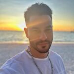 Kunal Khemu Instagram – 🌅 
#sunsets and you… what a view 😉