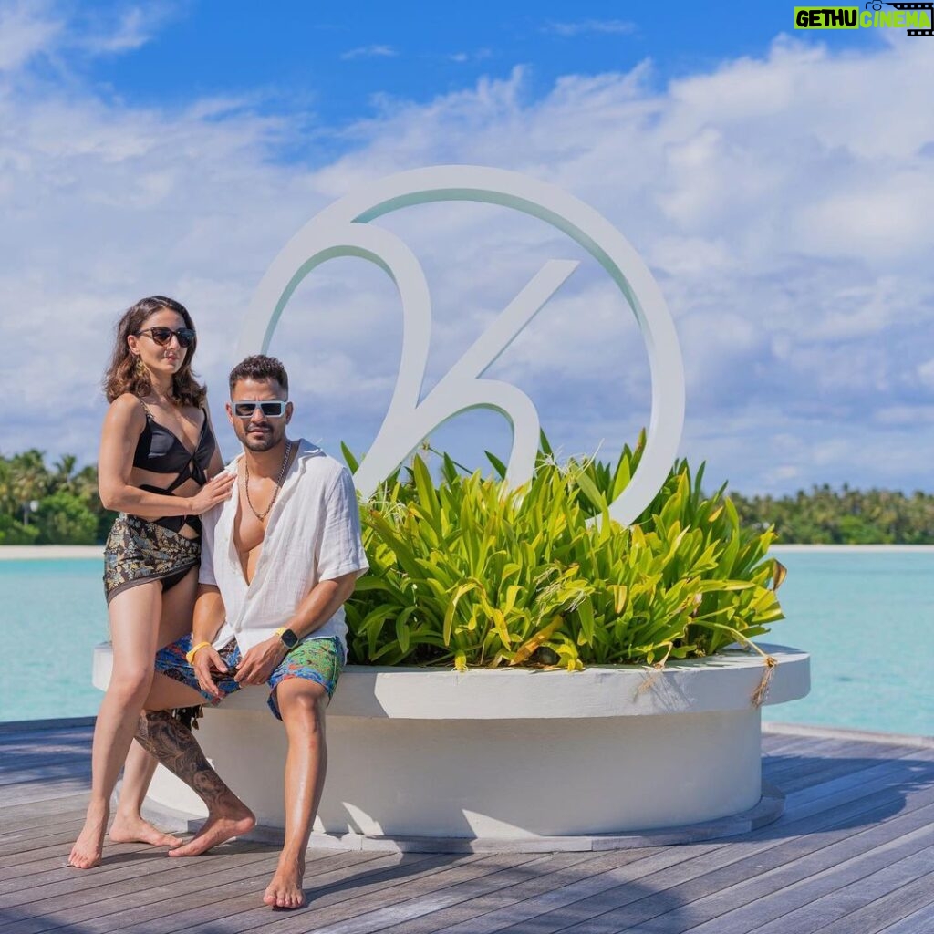 Kunal Khemu Instagram - Don’t call us at the beach - we’re sun-screening our calls ! ☀️ @kandima_maldives #mykindofplace