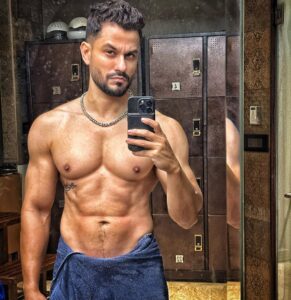 Kunal Khemu Instagram - Nothing is going to happen unless you make it happen. #workitmakeitdoit