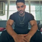 Kunal Khemu Instagram - Zoom in zoom out of various moods, colours and perspectives #selfpotraits