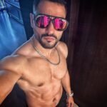 Kunal Khemu Instagram – Self photo shoots to Selfie photo shoots 😎