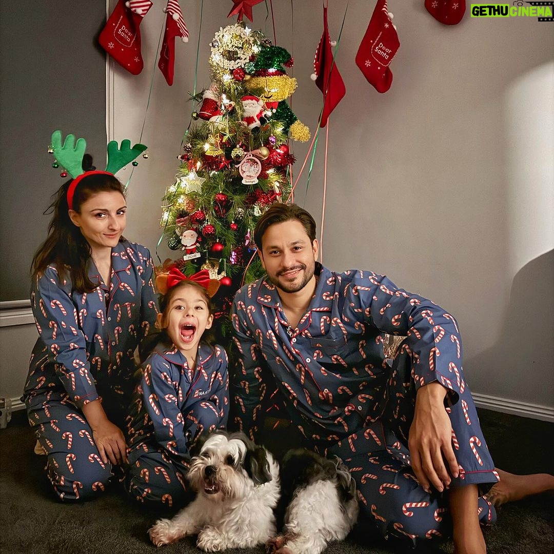 Kunal Khemu Instagram - All is calm (not), all is bright - Merry Christmas everyone !!! 🎄 #merrychristmas #christmaseve