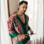 Kunal Khemu Instagram – It’s time to Bring it on Baby.. 
Madgaon express in cinemas on the 22nd of march
Let’s go!! 
Shirt: @capisvirleo 
Jewellery: @shopzillionaire
Styled by: @suvidhiijainn 
Photographer: @thesikhboy
