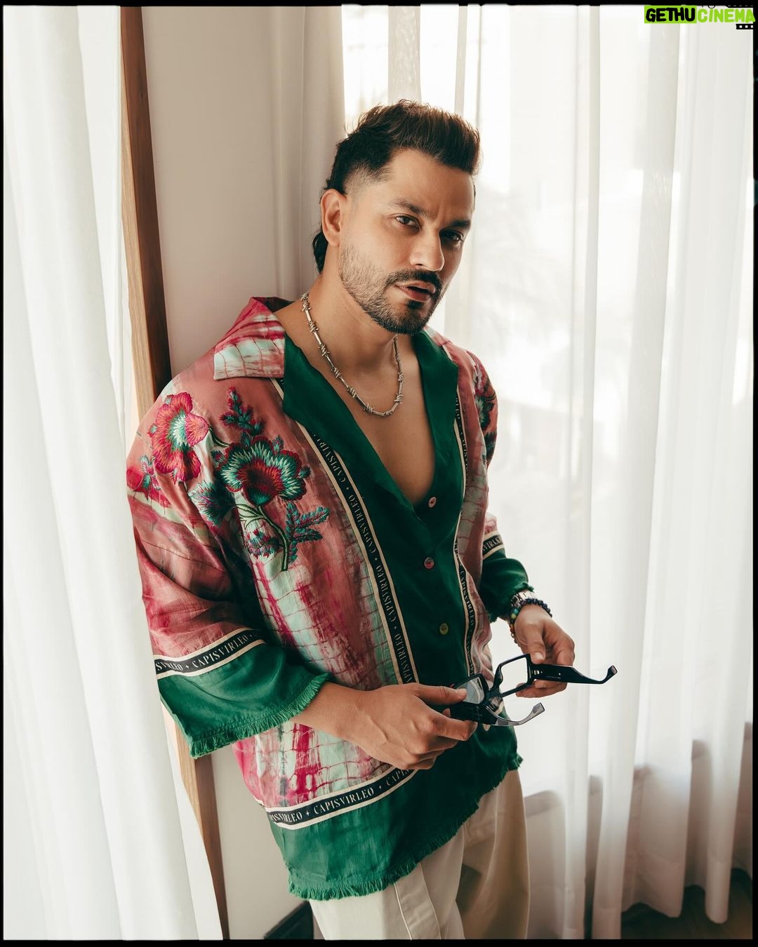 Kunal Khemu Instagram - It’s time to Bring it on Baby.. Madgaon express in cinemas on the 22nd of march Let’s go!! Shirt: @capisvirleo Jewellery: @shopzillionaire Styled by: @suvidhiijainn Photographer: @thesikhboy