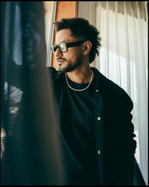 Kunal Khemu Instagram - 🖤K

Styled by: @suvidhiijainn
Jewellery: @shopzillionaire 
Phorographer: @thesikhboy