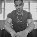 Kunal Khemu Instagram - Zoom in zoom out of various moods, colours and perspectives #selfpotraits