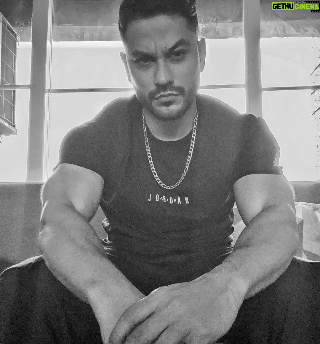 Kunal Khemu Instagram - Zoom in zoom out of various moods, colours and perspectives #selfpotraits