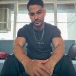 Kunal Khemu Instagram - Zoom in zoom out of various moods, colours and perspectives #selfpotraits
