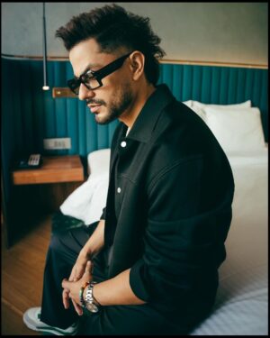 Kunal Khemu Instagram - 🖤K

Styled by: @suvidhiijainn
Jewellery: @shopzillionaire 
Phorographer: @thesikhboy
