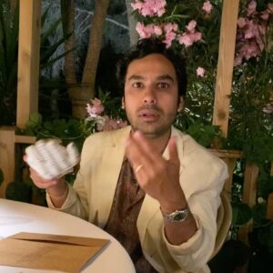 Kunal Nayyar Instagram - Don’t serve me food in cool plates, I will use them as hands. I’m a child. #summerofkunal
