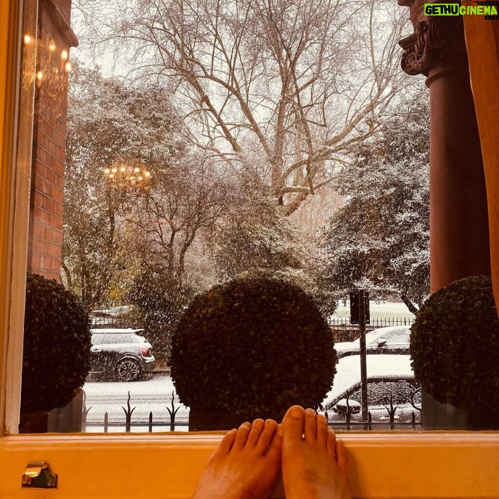 Kunal Nayyar Instagram - Good morning London, aren’t you pretty today.