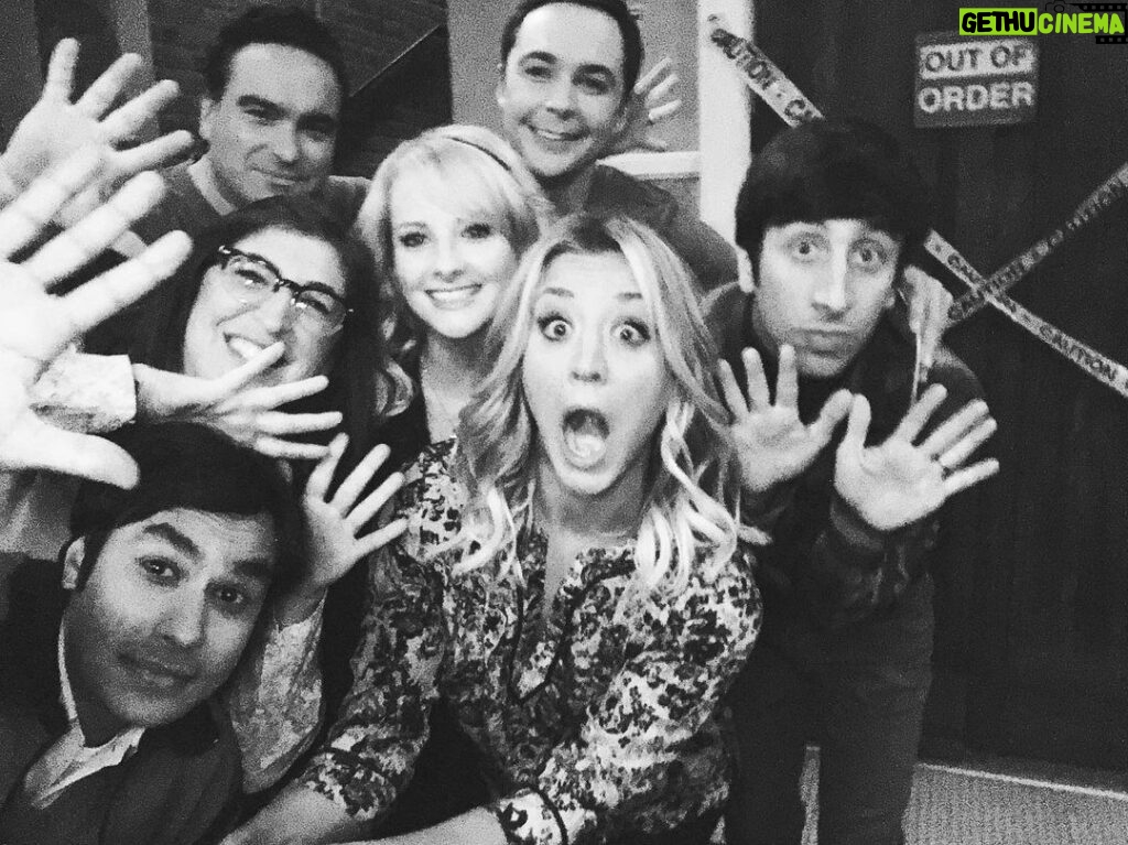 Kunal Nayyar Instagram - Happy Birthday to the queen in the middle @kaleycuoco Thank you for always making sure we captured such heartwarming memories- I believe this was right before we started season 10. Love you sis, and miss you. Everyone watch @flightattendantonmax