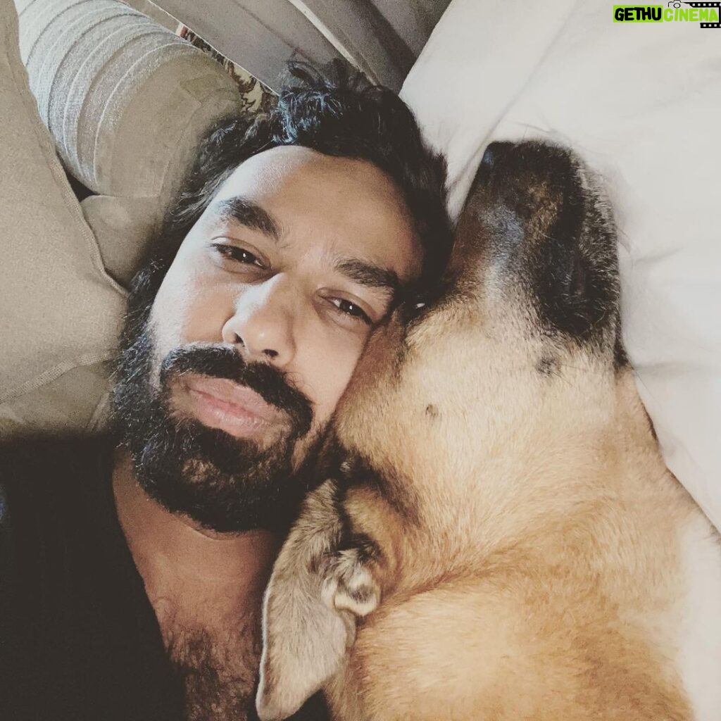 Kunal Nayyar Instagram - Sunday Sleepies. Pure love. #bobafett