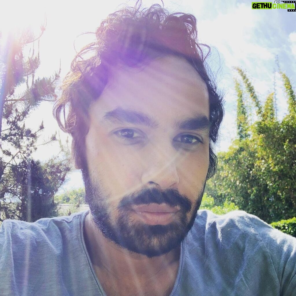 Kunal Nayyar Instagram - Remember this Happiness suits you I wish you’d wear that color more often