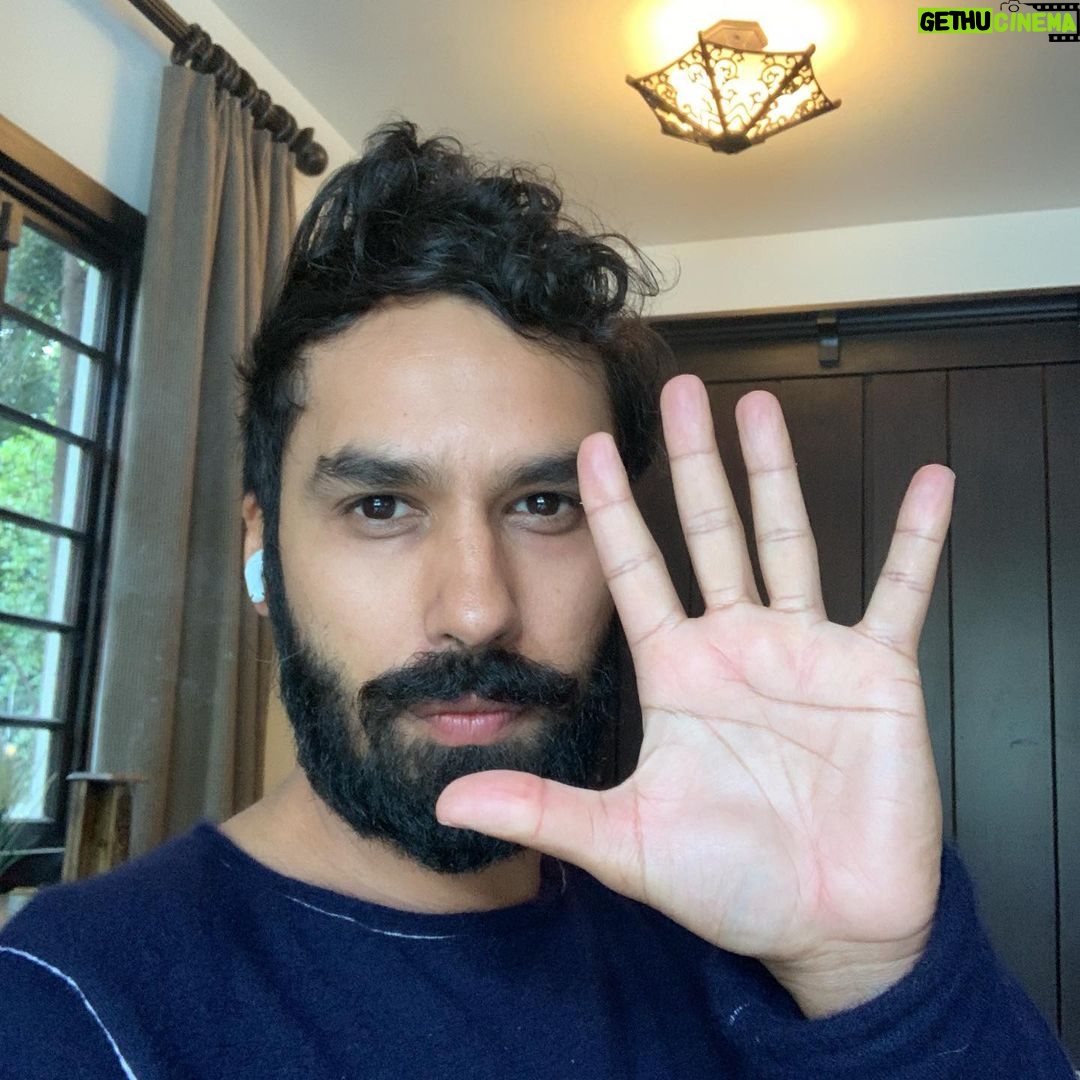 Kunal Nayyar - 81.4K Likes - Going Live in 5 min:) whoās in?