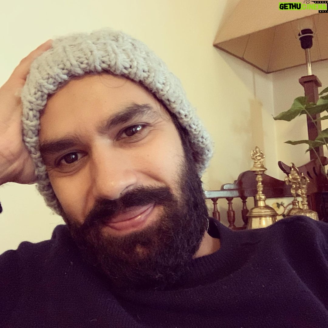 Kunal Nayyar - 85.7K Likes - This is your experience on this earth. This is your expression of this life. And YOU have two choices ā You can either live it in an egoistic, selfish, exclusive, negative, and judgemental mannerā- orā- you can live it in a loving, generous, positive, humorous, and all inclusive manner. Never forget, YOU have the power within you to choose your way. And you donāt have to wait- you donāt have to rely on anyone else- there are no excuses- you can start today, this very second. Itās time. Itās time to come home to your true self, and become the source of light that makes everything around you brighter:)