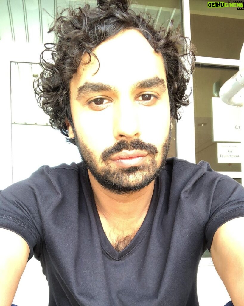 Kunal Nayyar Instagram - Super powers are not just meant for people wearing capes. You too have access to your super powers- the power to forgive, the power to feel limitless compassion, the power to heal the sick with love, the power to change someone’s day with a smile, the power to even heal your own mind and your own body. It is easy to fall into the trap of every day life and forget that we all have the ability to wear a cape. It is your time now! From this moment on, remind yourself that you are so much more than you think you are. #namaste