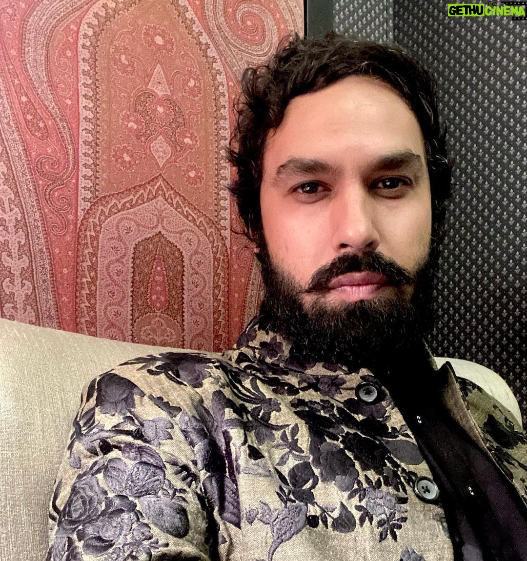 Kunal Nayyar Instagram - Happy Diwali. May this be the year you discover your true nature, one of unconditional love, compassion, and forgiveness. I Love you.